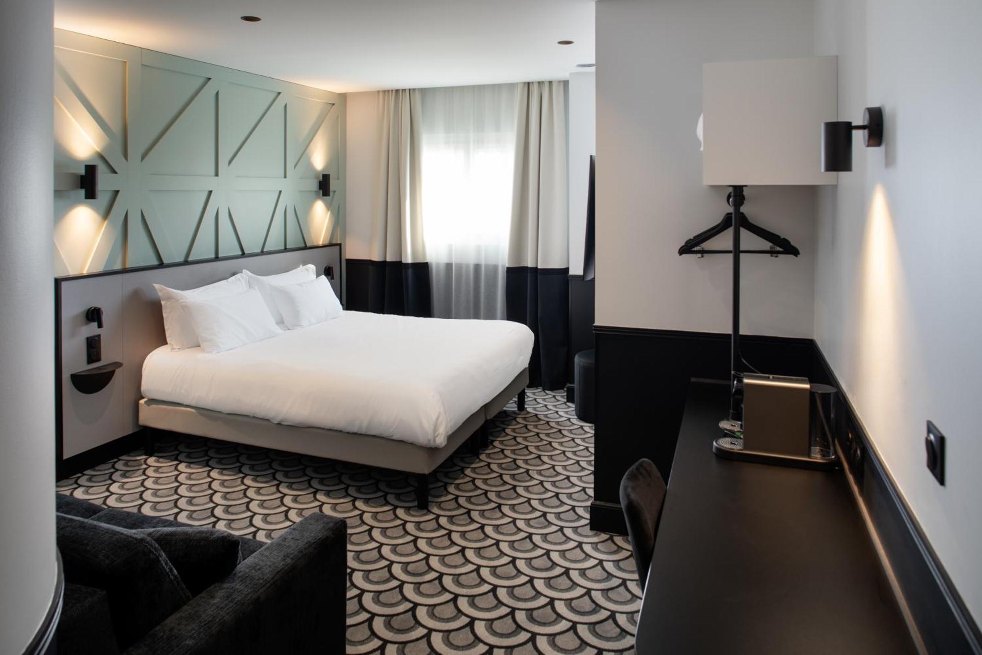 Logis Darcy Centre Hotel 4*